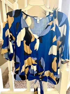 Nine West Blue Abstract Tie-Front V-Neck Blouse